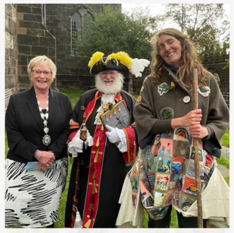 3b Our Mayor and Bill the Town Crier supporting Barbara and the walkers as they leave IMG 9946